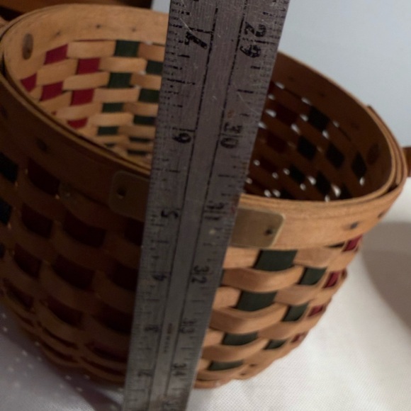 2003 Longaberger Red and Green Hand-Woven Basket w Liner & Bell Ornament - Picture 4 of 9